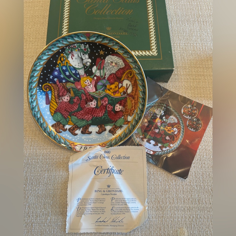 Bing & Grondahl Santa Claus Collection plate 1990